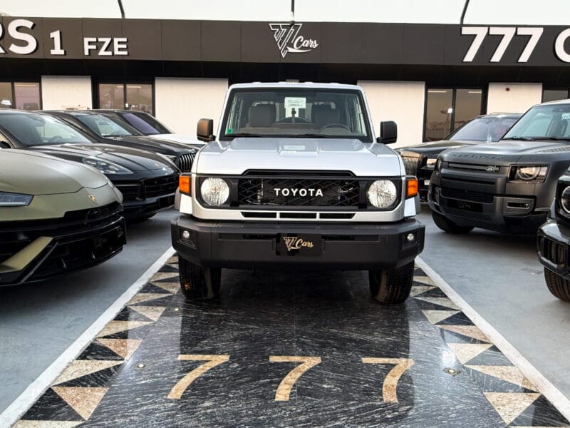 2025 Toyota Land Cruiser Pickup LC79 Double Cab White