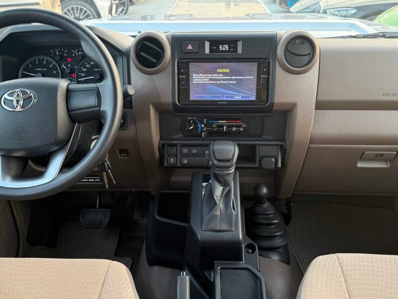 2025 Toyota Land Cruiser Pickup LC79 Double Cab White