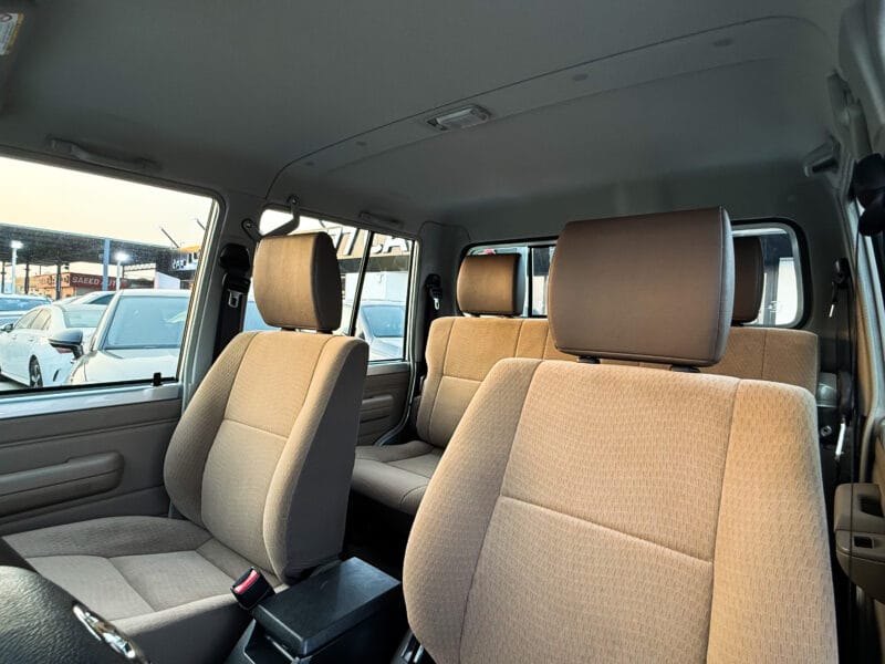 2025 Toyota Land Cruiser Pickup LC79 Double Cab White