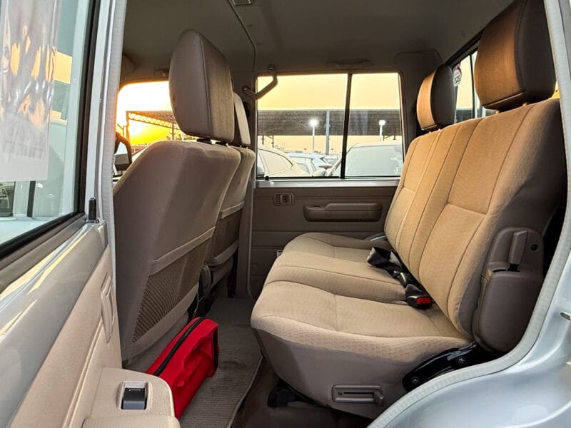 2025 Toyota Land Cruiser Pickup LC79 Double Cab White