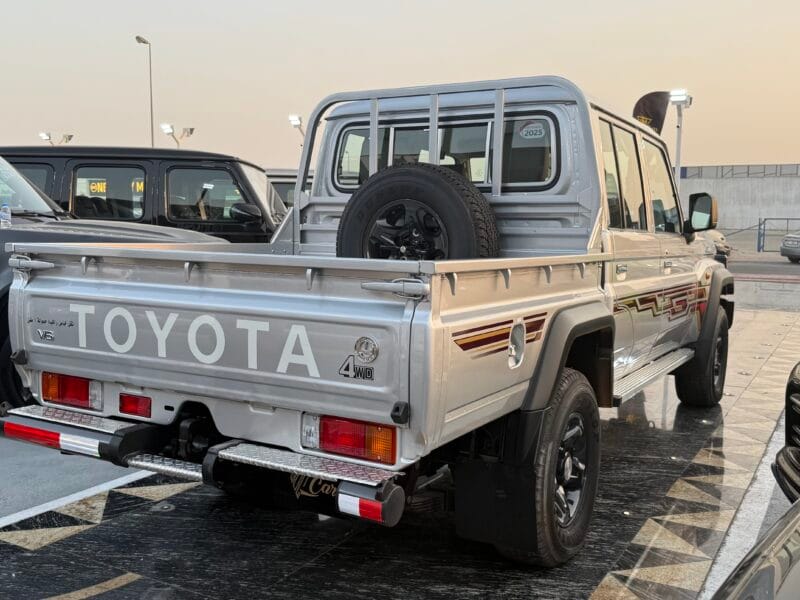 2025 Toyota Land Cruiser Pickup LC79 Double Cab White