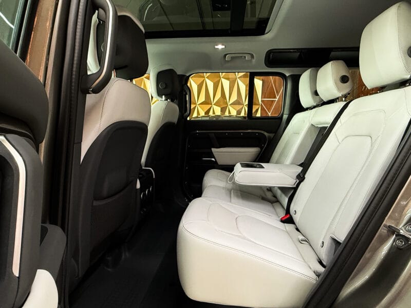 2025 Land Rover Defender P400 110 HSE Silver 3.0L V6