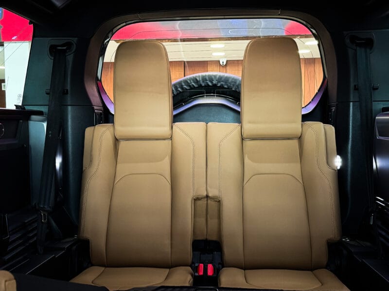 2025 Land Rover Defender P400 110 HSE Grey 3.0L V6