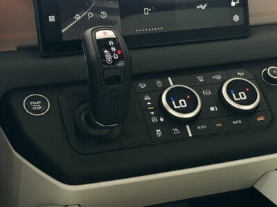 2025 Land Rover Defender P400 110 HSE Silver 3.0L V6