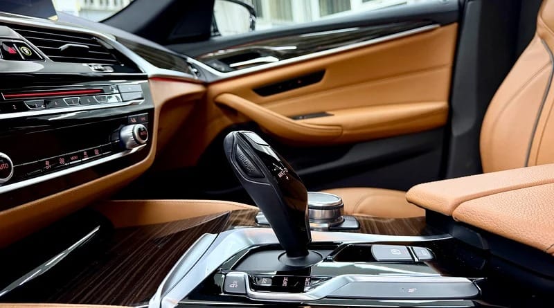 2017 BMW 5-Series 530i Luxury Line FSH Perfect condition