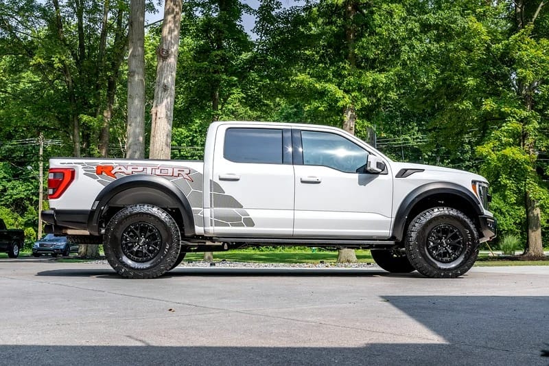 2023 Ford F-Series Pickup R 5.2-liter Supercharged V8 Engine