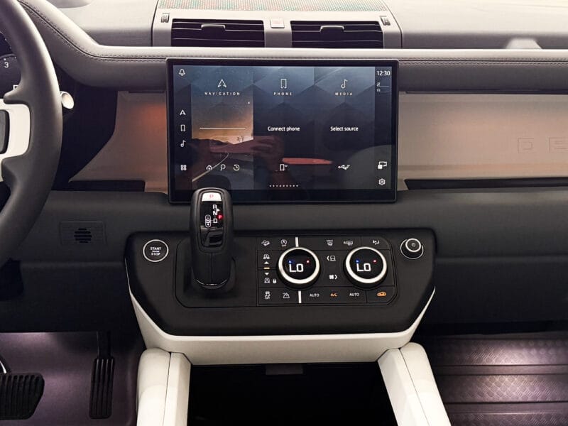 2025 Land Rover Defender P400 110 HSE Silver 3.0L V6