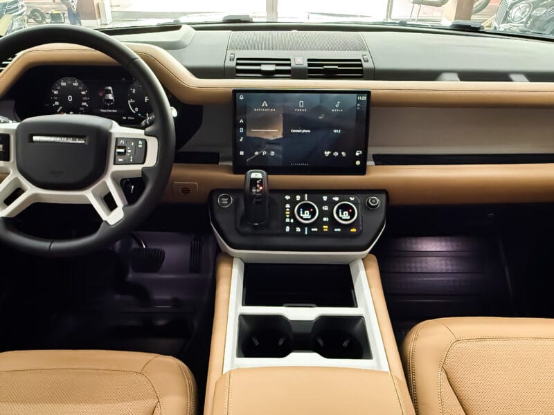 2025 Land Rover Defender P400 110 HSE Grey 3.0L V6