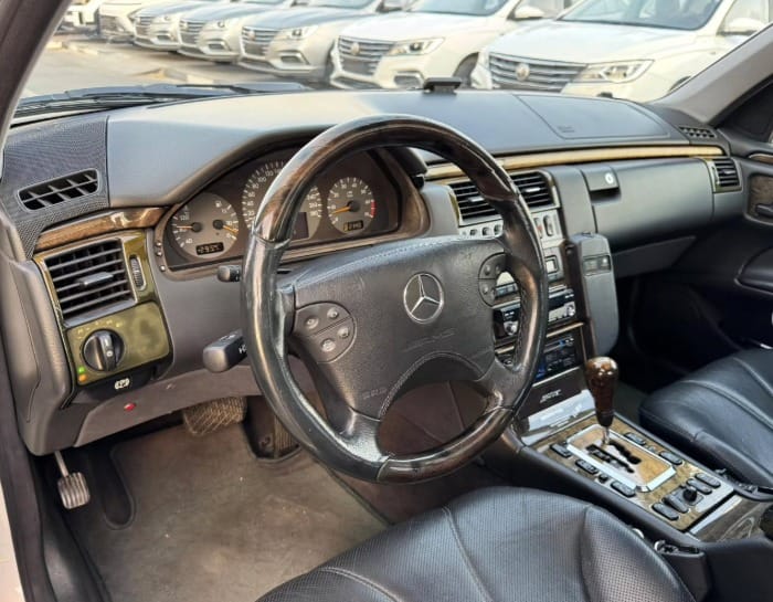 2000 MERCEDES-BENZ E55 V8 AUCTION GRADE 4/B
