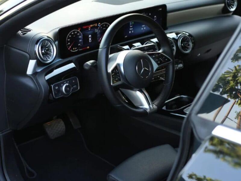 Mercedes-Benz CLA 250 Mercedes CLA 250 2.0L V4 MY2025