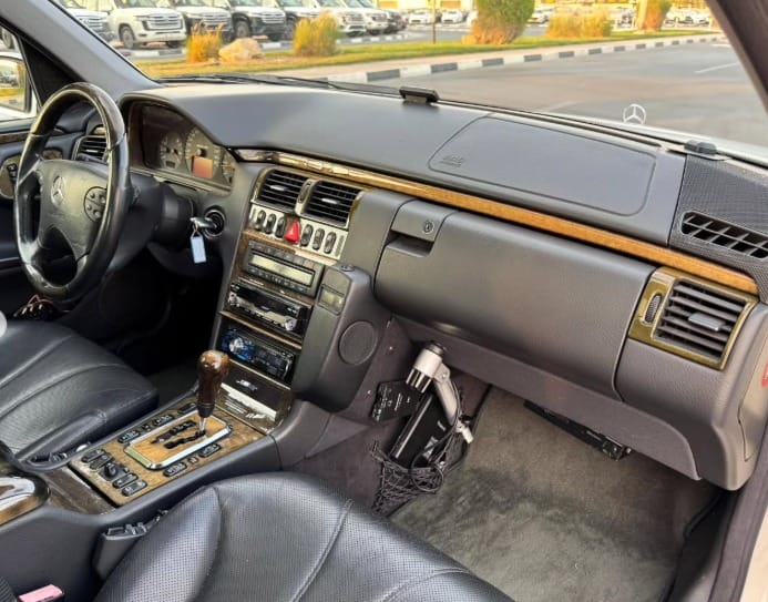 2000 MERCEDES-BENZ E55 V8 AUCTION GRADE 4/B