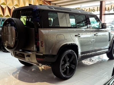 2025 Land Rover Defender P400 110 HSE Silver 3.0L V6