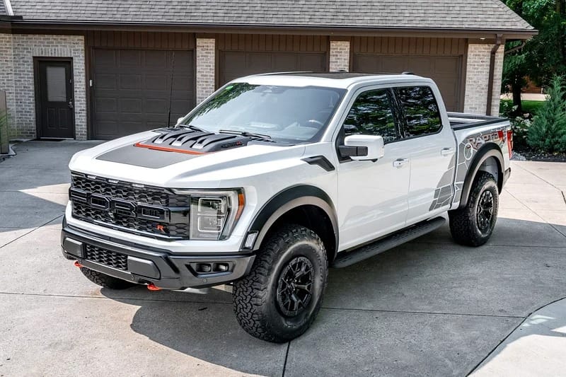 2023 Ford F-Series Pickup R 5.2-liter Supercharged V8 Engine