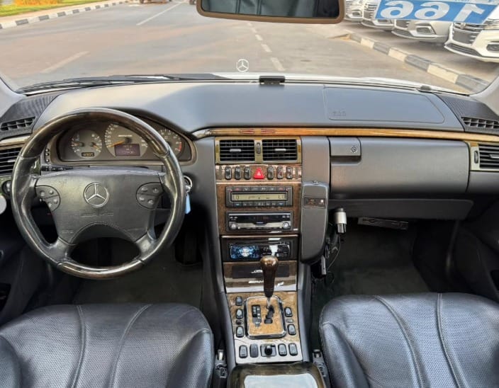 2000 MERCEDES-BENZ E55 V8 AUCTION GRADE 4/B