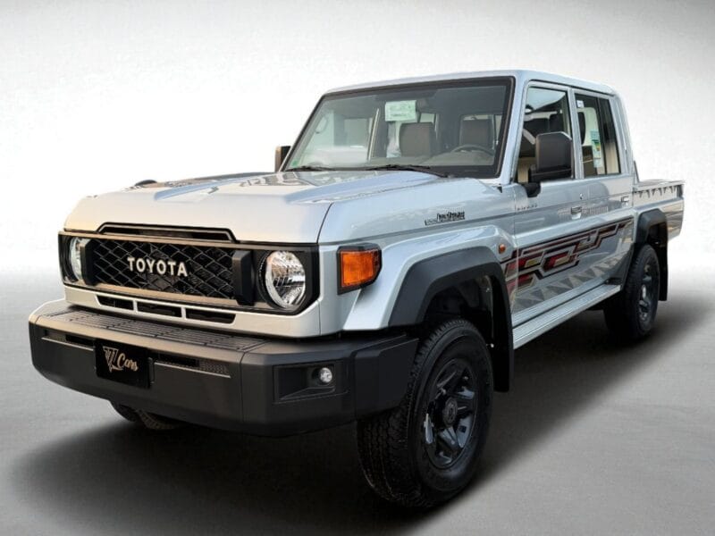 2025 Toyota Land Cruiser Pickup LC79 Double Cab White