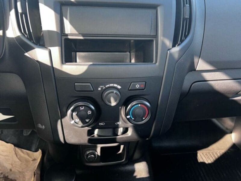 ISUZU D-MAX 2.5L 2WD 2026 Model Japanese Specs