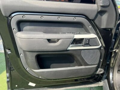 Land Rover Defender 2020 P400 110 SE 3.0L (5-Seater)/V6