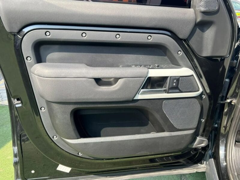 Land Rover Defender 2020 P400 110 SE 3.0L (5-Seater)/V6