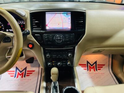 Nissan Pathfinder SV Black 2014