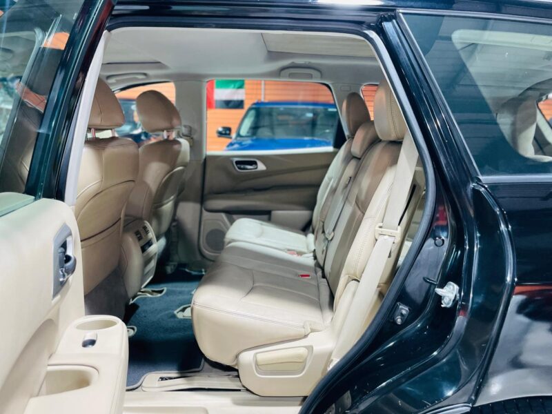 Nissan Pathfinder SV Black 2014