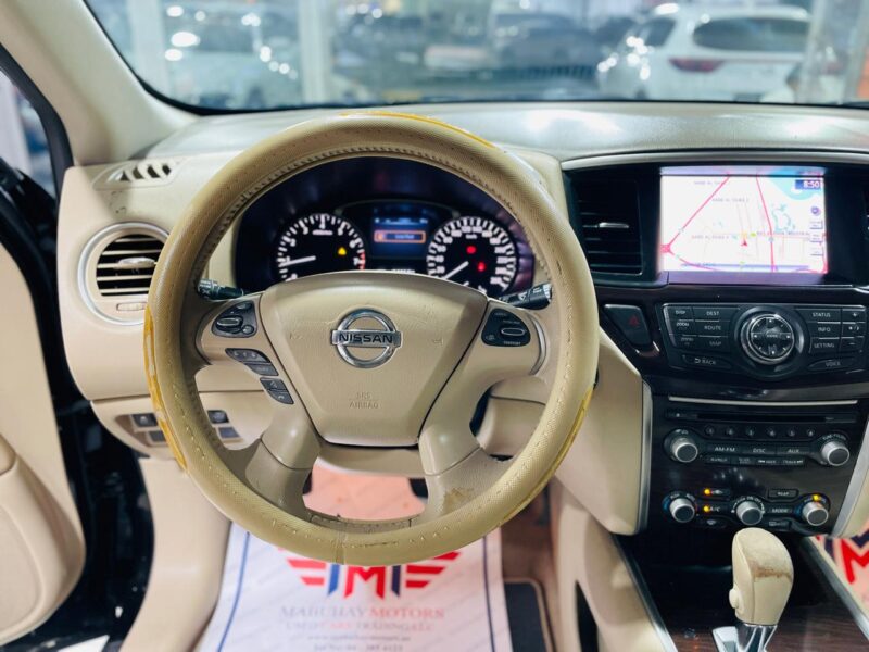 Nissan Pathfinder SV Black 2014