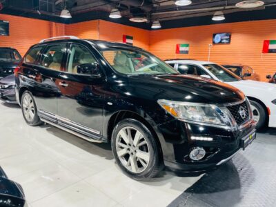 Nissan Pathfinder SV Black 2014
