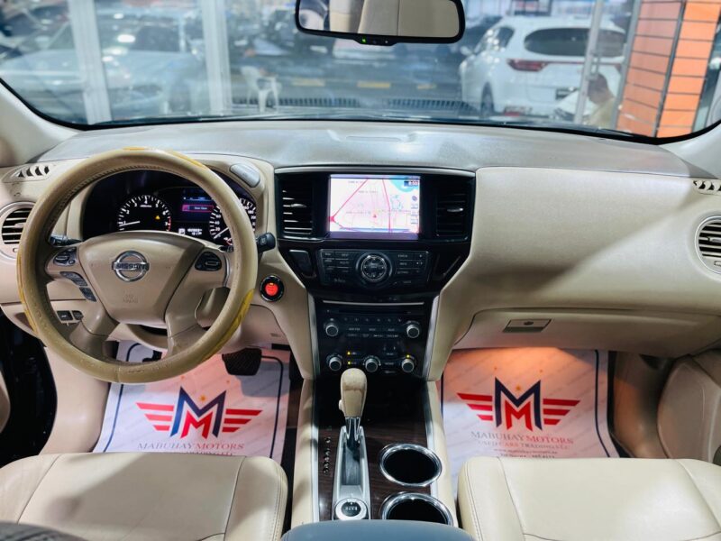 Nissan Pathfinder SV Black 2014