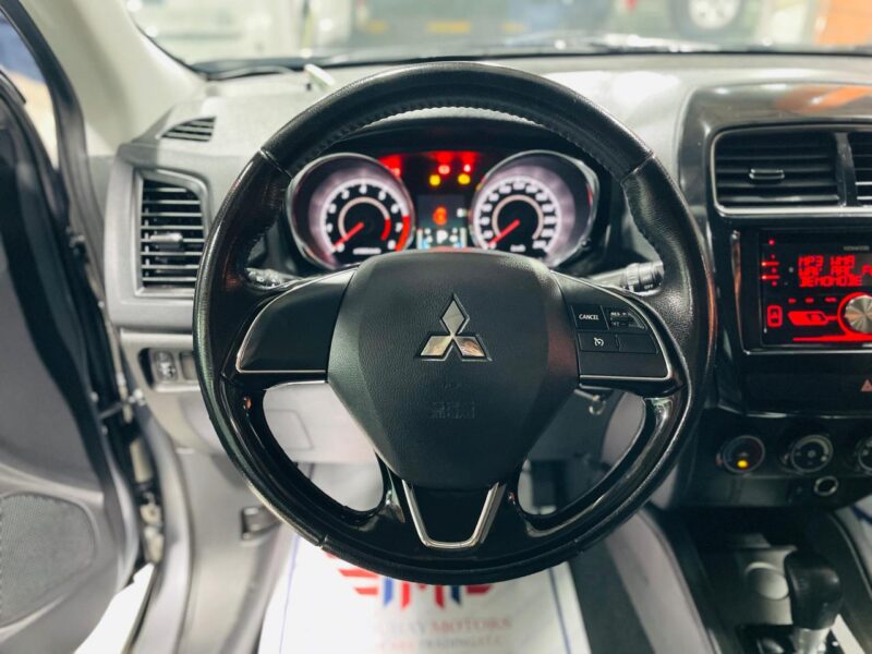 Mitsubishi ASX Gray 2022