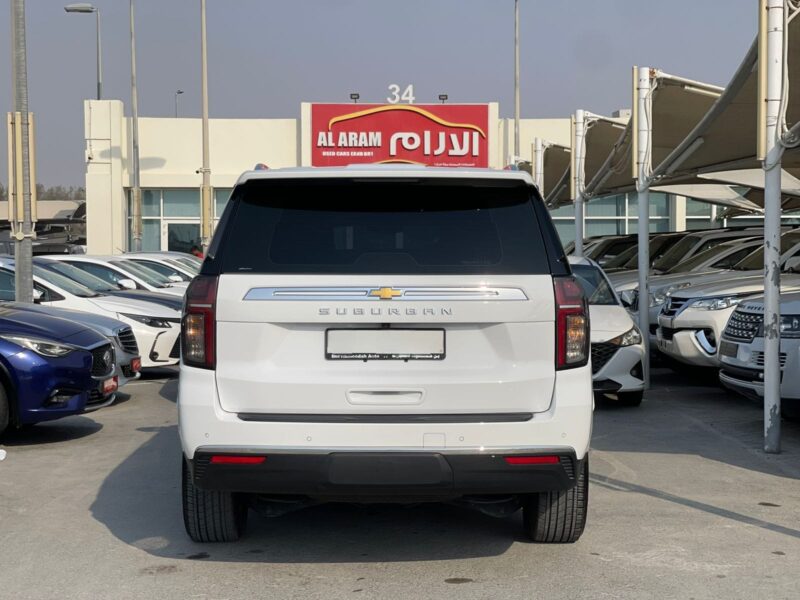 2023 Chevrolet Suburban SUV GCC Specs 8-Cylinders