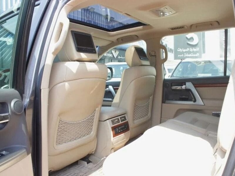 2012 Toyota Land Cruiser VXR 5.7L 4WD