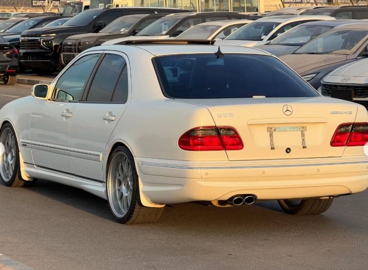 2000 MERCEDES-BENZ E55 V8 AUCTION GRADE 4/B