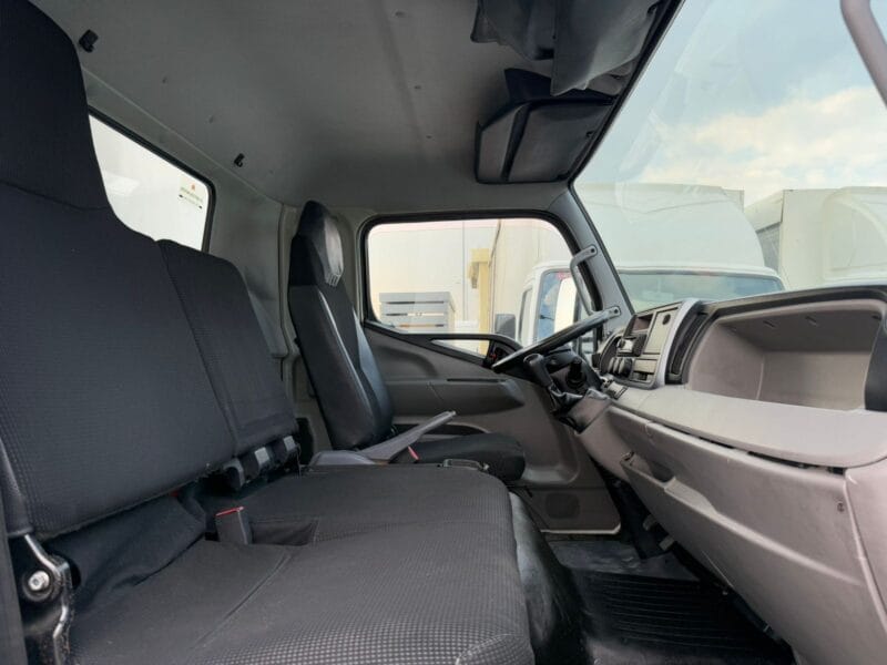 2019 Mitsubishi Canter Box White 4-Cylinder Engine