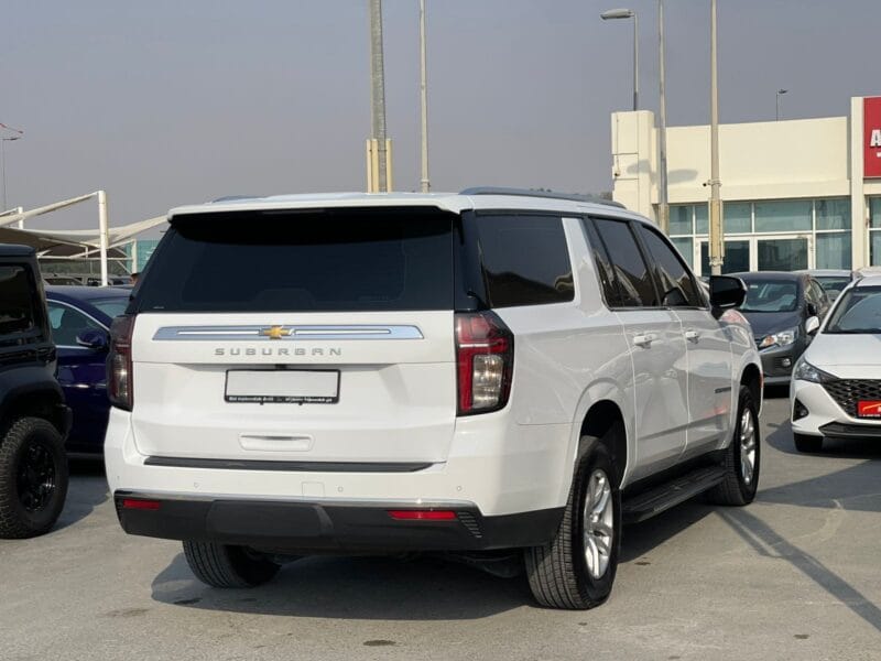 2023 Chevrolet Suburban SUV GCC Specs 8-Cylinders