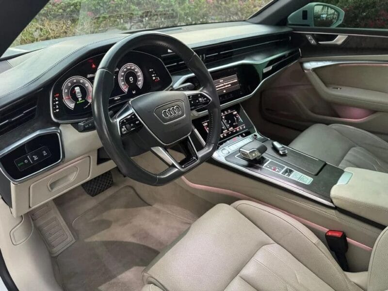 Audi A7 55 TFSI quattro S-Line Style & Comfort package 3.0L AUDI A7 55 TFSI QUATTRO SPORT BACK 2019 GCC IN P