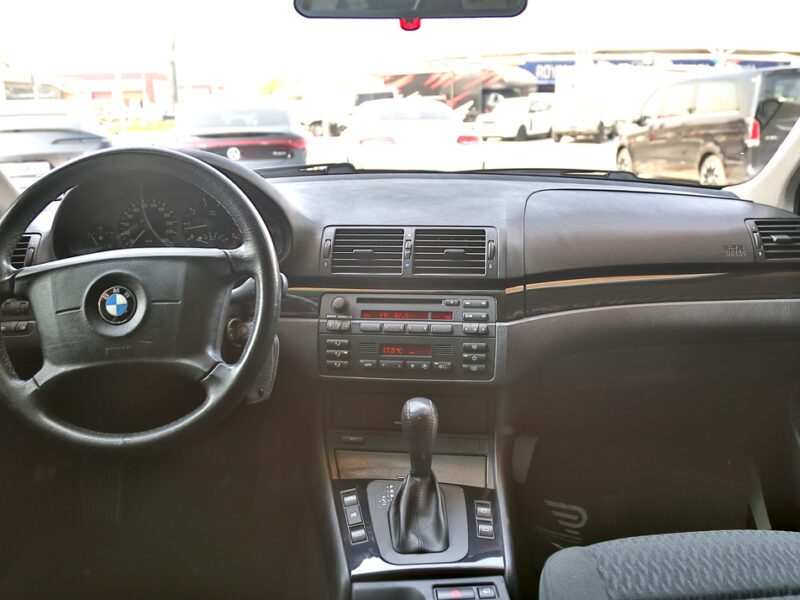 BMW 320i Low mileage V6 2003 Japan