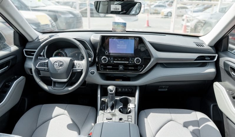 2025 Toyota Highlander GLE 2.5L AT Hybrid (Silver)