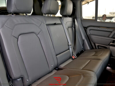 Land Rover Defender 2023