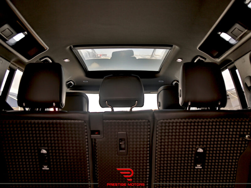 Land Rover Defender 2023