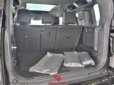 Land Rover Defender 2023