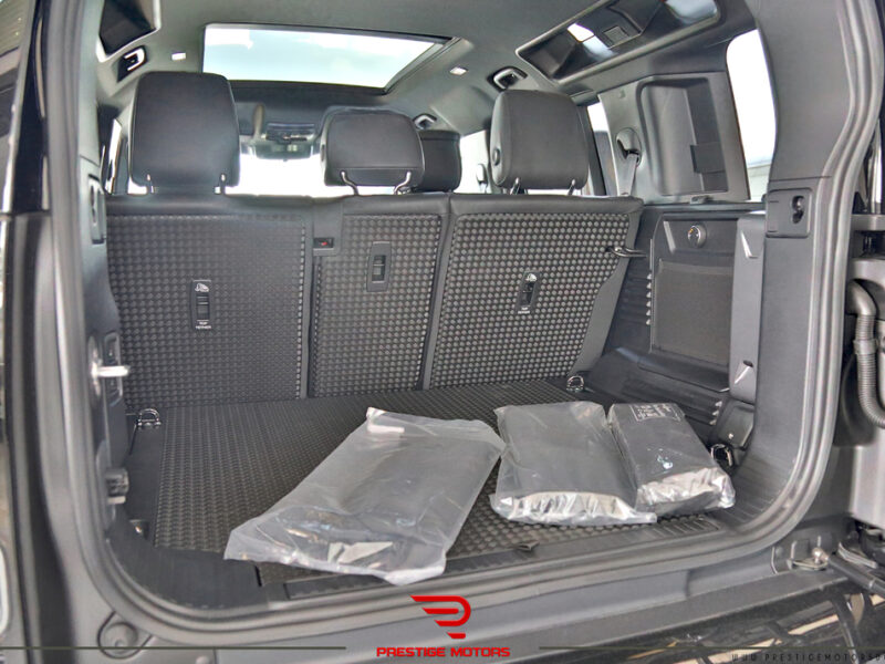 Land Rover Defender 2023