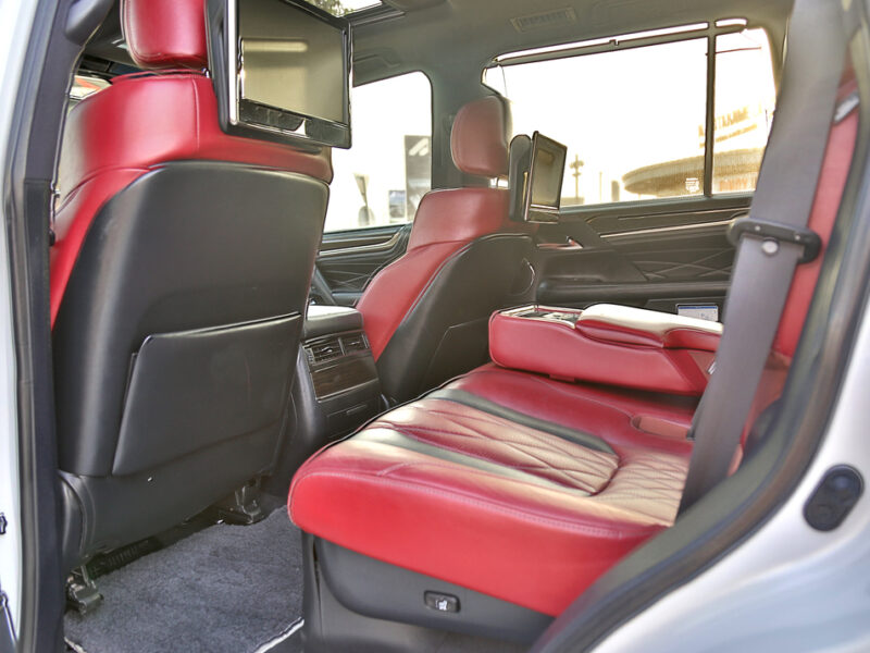 Lexus LX570 Black Edition