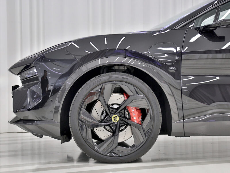 Lotus Eletre R+ 2024