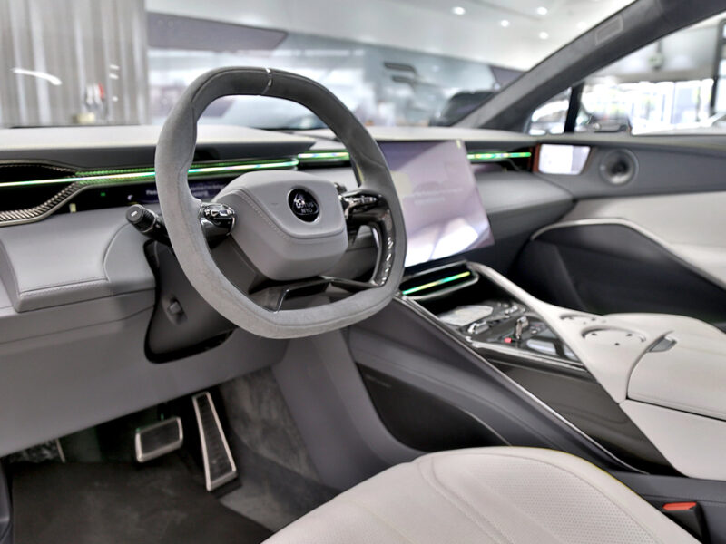 Lotus Eletre R+ 2024