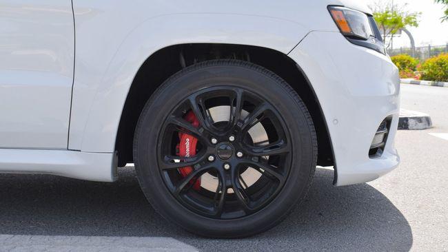 Jeep Grand Cherokee SRT 6.4 L V8 2013