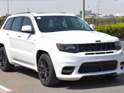 Jeep Grand Cherokee SRT 6.4 L V8 2013