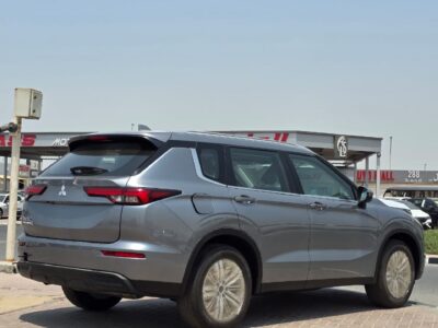 Mitsubishi Outlander 4x2 2025 2.5L Mid option
