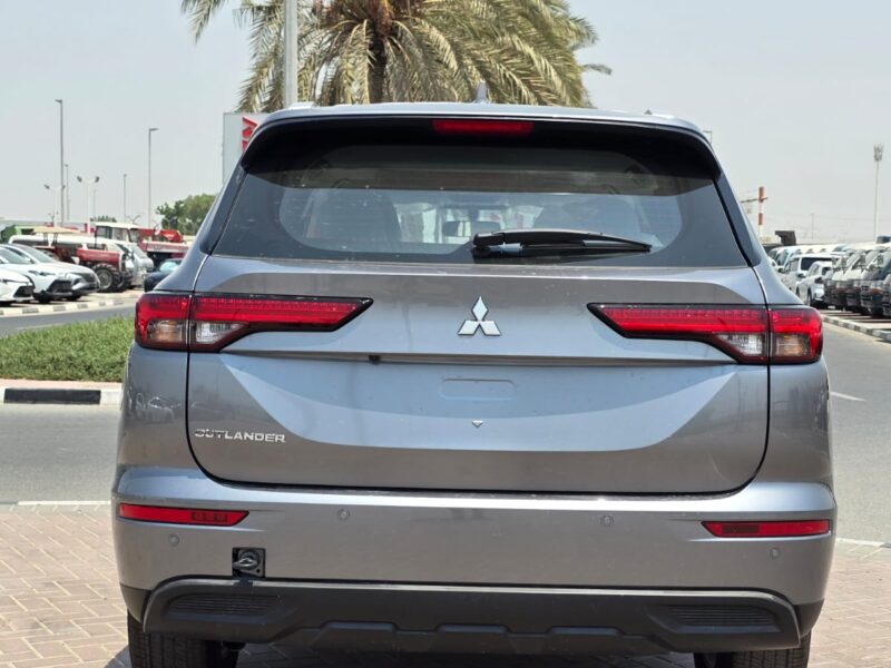 Mitsubishi Outlander 4x2 2025 2.5L Mid option