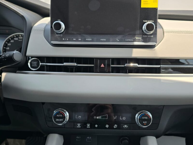 Mitsubishi Outlander 4x2 2025 2.5L Mid option