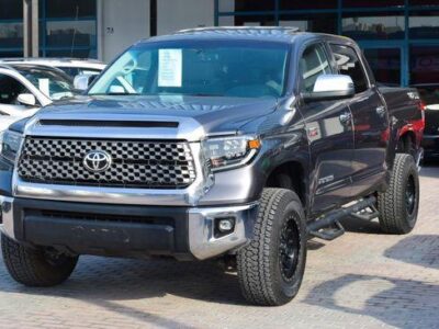 Toyota Tundra 5.7 L SR5 2016