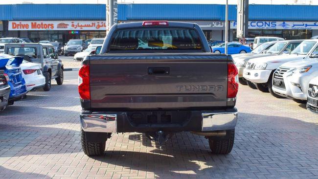 Toyota Tundra 5.7 L SR5 2016